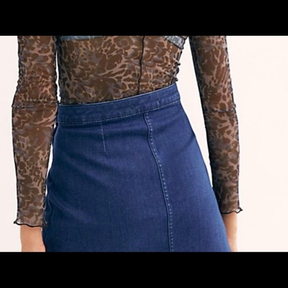 Free People Mini Denim Skirt Size 6 - Picture 3 of 3